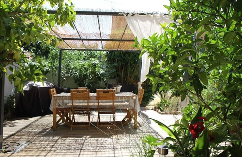 Thuir House | Casa Felice: Spa, pretty garden and house in the South of France