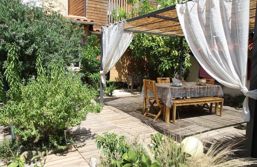 Thuir House | Casa Felice: Spa, pretty garden and house in the South of France