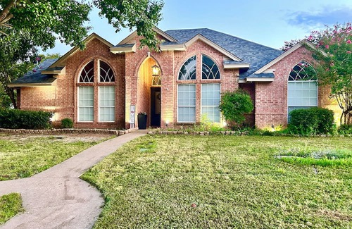 Waxahachie House | Modern Family Getaway w/Pool, Pet Friendly, Near Shops & Dining