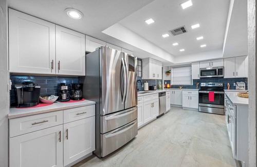 On Top of The World House | Spacious Lakefront pool retreat in Clearwater less than 20 min to beaches