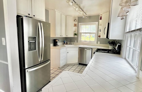 Flint House | Welcoming 3-bedroom house with AC in Flint. Pet and family friendly!