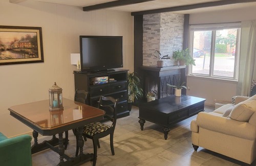 Bowie House | Charming 3 Bedroom & 2.5 Bath w/Pool and Playground
