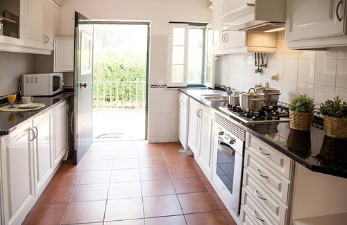Vila Nova de Santo Andre Cottage | Cottage 'Casa Dos Pinheiros' with Private Pool, Wi-Fi and Air Conditioning