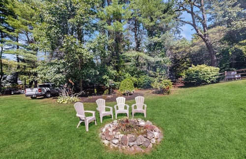 Cumberland Foreside House | Charming Retreat w/WiFi, Ping Pong Table & Walking Distance to the Ocean