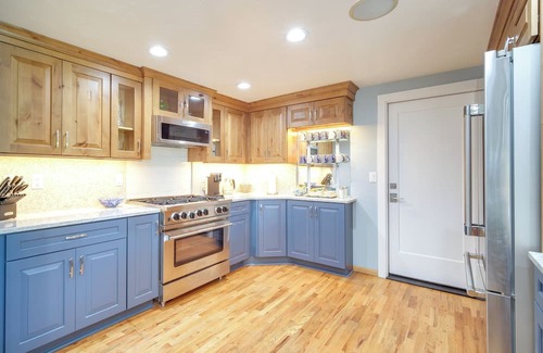Grants Pass House | Lovely Riverfront Grants Pass Home: Pool & Hot Tub