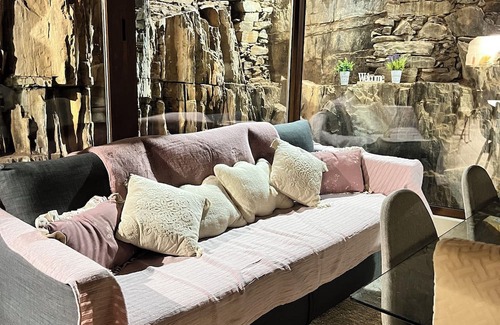 Pampilhosa da Serra Villa | Schist house by the river, pets accepted!