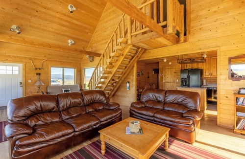 Cameron Cabin | Enchanting 3-bedroom cabin in Cameron Near Yellowstone National Park.