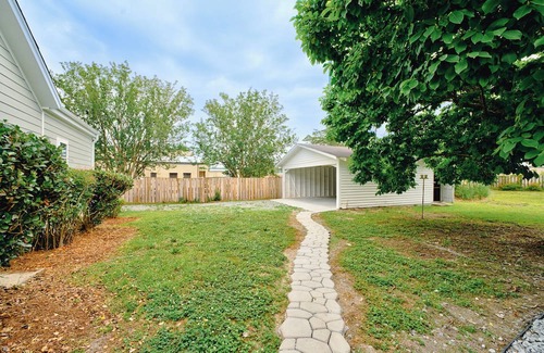 Smithfield House | Historic Downtown Gem, 7 mins to Premium Outlets