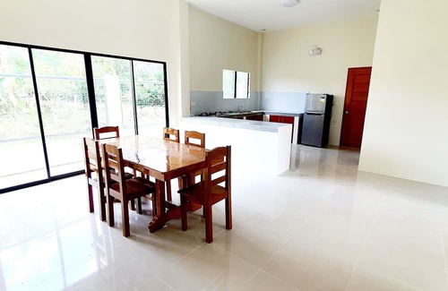 Tawala House | Enjoyable 4-bedroom house with AC in Panglao