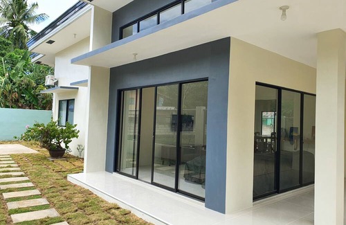 Tawala House | Enjoyable 4-bedroom house with AC in Panglao