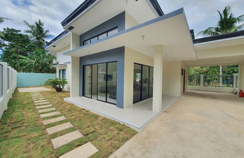 Tawala House | Enjoyable 4-bedroom house with AC in Panglao