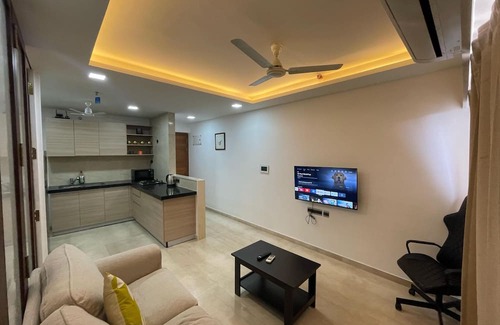 Kurla Apartment | Business-Ready Apt near Jio World Centre | 1BR + Gym + Pool