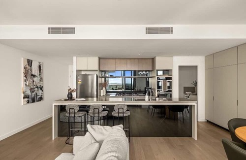 Brisbane Central Business District Apartment | Lavish 3 bedroom in Queens Wharf with car park