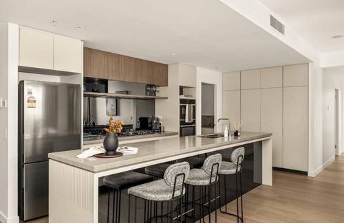 Brisbane Central Business District Apartment | Lavish 3 bedroom in Queens Wharf with car park