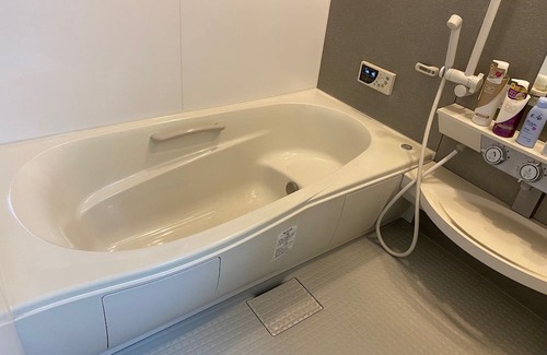 Kisarazu House | The whole building can be rented (only for guests) Long term welcome Outlet 7 min walk 11 people 1 bedding per person, no hassle Max 12 people, clean, spacious with Japanese style rooms 4 free parking spaces 4 bedrooms BBQ reservations possible