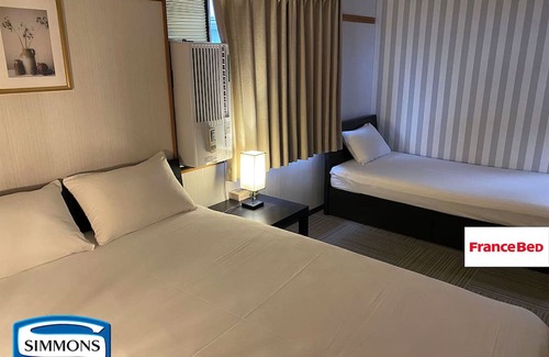 Kisarazu House | The whole building can be rented (only for guests) Long term welcome Outlet 7 min walk 11 people 1 bedding per person, no hassle Max 12 people, clean, spacious with Japanese style rooms 4 free parking spaces 4 bedrooms BBQ reservations possible