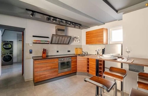Wossingen House | Stylish loft with kitchen, carport, WiFi & fireplace