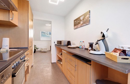 Moessingen Apartment | Holiday Apartment Rosengarten with Balcony and Wi-Fi