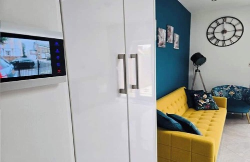 Selhurst Apartment | Delightful 1 Bedroom Apartment with Garden