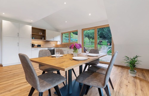 Prinzbach Apartment | Apartment 'Burgblick' with Mountain View and Wi-Fi