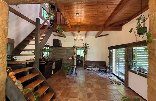 Nakatsugawa Cabin | A small inn with a sauna and a private house for rent in the mountains of a quiet retreat in a town with a samurai road, an inn town of Nakasendo, with the option of barbecuing gibier and bonfires.