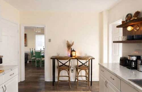 Killara Apartment | Private Modern 1st Flr 3 Bed Apt Close to Downtown