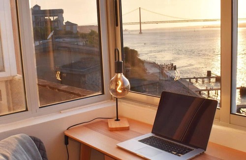 Cacilhas Apartment | Flat in Cacilhas – Lisbon Stunning River views