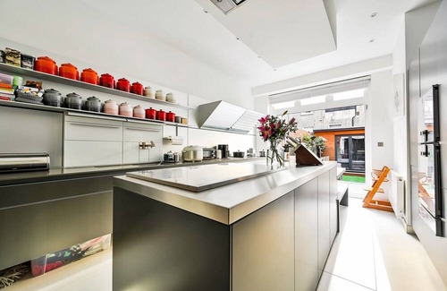 Earl's Court Villa | Barkstone Gardens - Three Bedroom Villa, Sleeps 6