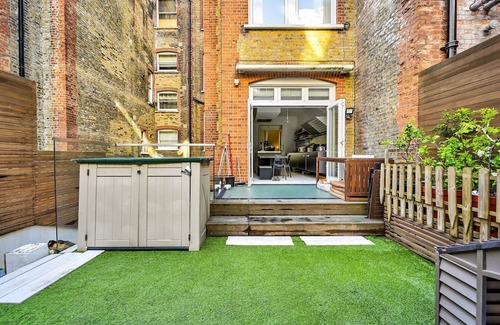 Earl's Court Villa | Barkstone Gardens - Three Bedroom Villa, Sleeps 6