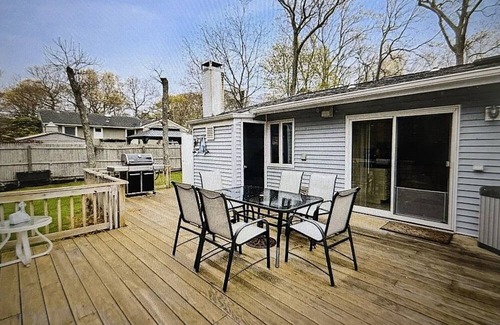 Hampton Bays House | US Open 2026 3-bedroom 1-bath house in Hampton Bays with AC