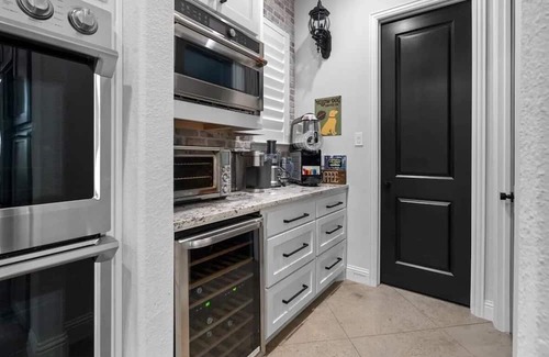 Carolyn Estates House | Lovely lake front home sleeps 16 on Cedar Creek Lake in charming Mabank TX