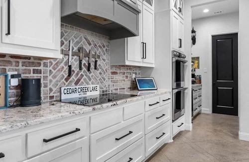 Carolyn Estates House | Lovely lake front home sleeps 16 on Cedar Creek Lake in charming Mabank TX