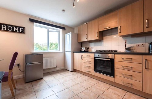 Holbrooks House | Fast Wi-Fi, Parking Available, Special Discount & Contractors in Coventry