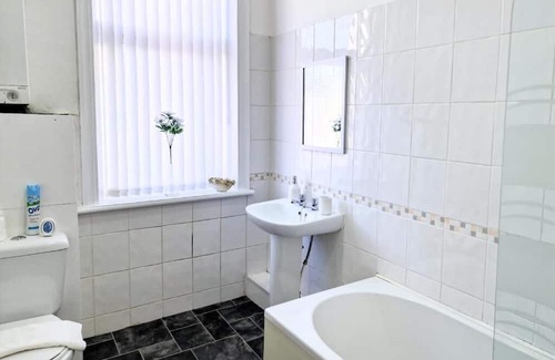 Burnley Apartment | Premium Double room with Shared Bathroom Room 1