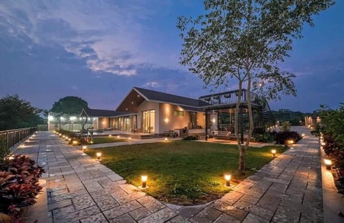 Rao Colony Villa | Luxury 6BHK Pure Veg Canary Farm Villa With Turf
