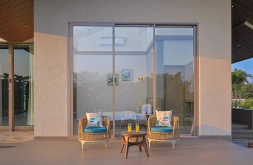 Rao Colony Villa | Luxury 6BHK Pure Veg Canary Farm Villa With Turf
