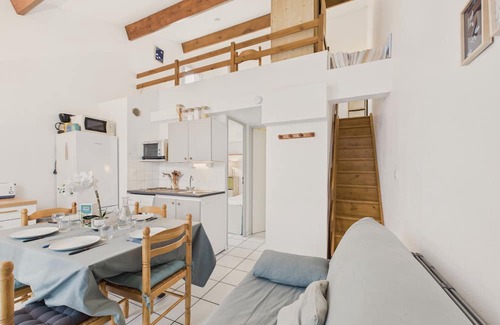 Saint-Vincent-sur-Jard Ski Chalet | Shared swimming pool, terrace, house for 5