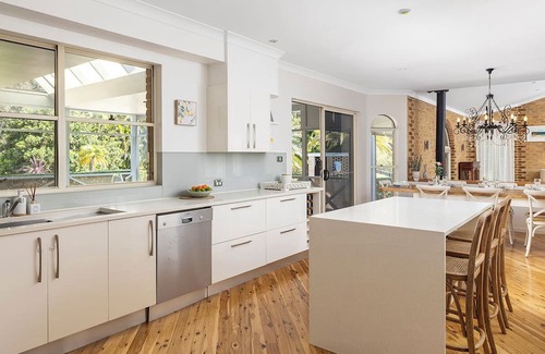 Bobs Farm House | The Entertainers Estate with Pool and Tiny Home