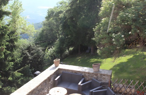 Les Cotes de Corps Cottage | Cottage 'Le Grand Gîte' with Lake View, Private Terrace and Wi-Fi