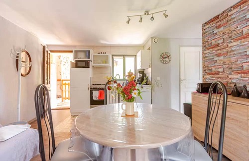 Les Cotes de Corps Cottage | Cottage 'Le P'tit' with Lake View, Private Terrace and Wi-Fi