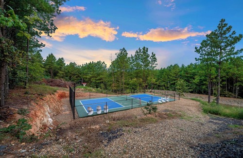 Pickens Cabin | Iron Bull | Unforgettable Cabin w/Hot Tub, Games & Mechanical Bull Adventure