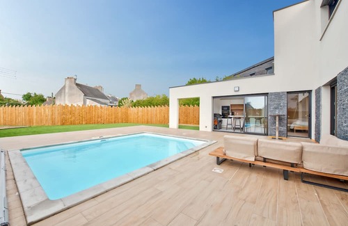 Plouguerneau Ski Chalet | Villa for 9 - Heated Pool - Jacuzzi - petanque