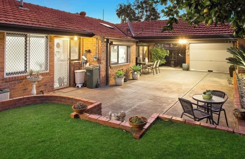 Mill Park House | Cozy House 3BD/2BR in Mill ParknDirectly across the road from shopping centre