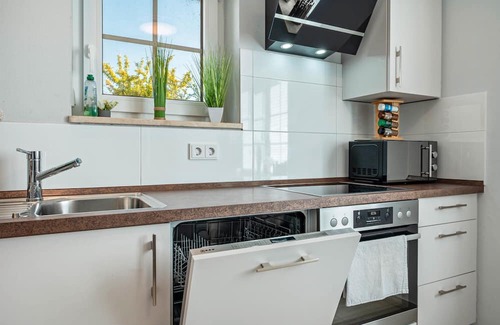 Wischhafen Apartment | Apartment 'Haus Ankerplatz' with Private Terrace, Shared Garden and Wi-Fi