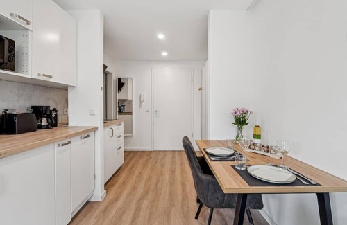 Bietigheim-Bissingen Apartment | Modern, freshly renovated apartment with beautiful balcony in Bietigheim-Bissingen
