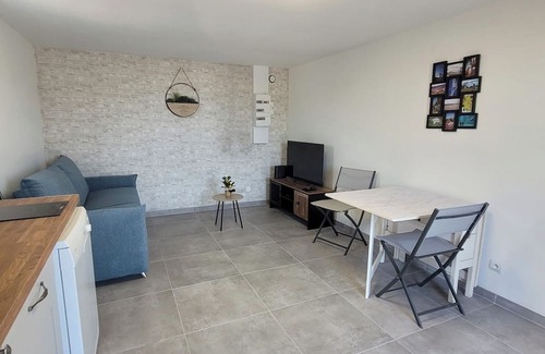 Tangry House | Gîte 'Les Gites Des Hauts Pays' with Private Terrace, Wi-Fi and Air Conditioning