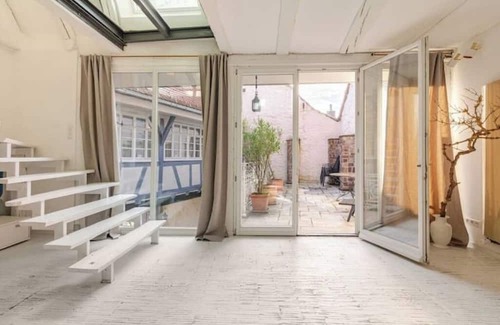Konigsbach-Stein House | Style house| 340m² |1-6 adults + 2 kids | central | P