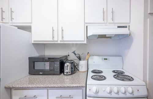 Latin Quarter Apartment | Cozy 1BR Downtown Montreal | Sofa Sleeps 2 | Prime Location