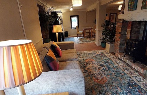 Bedford Apartment | Studio Apartment with outside decking area and countryside views. Pet Friendly