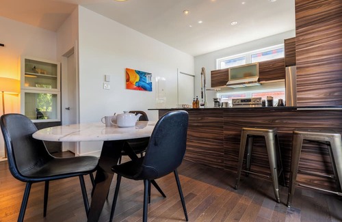 Latin Quarter Apartment | Spacious 1BR Condo, work&play in Montréal